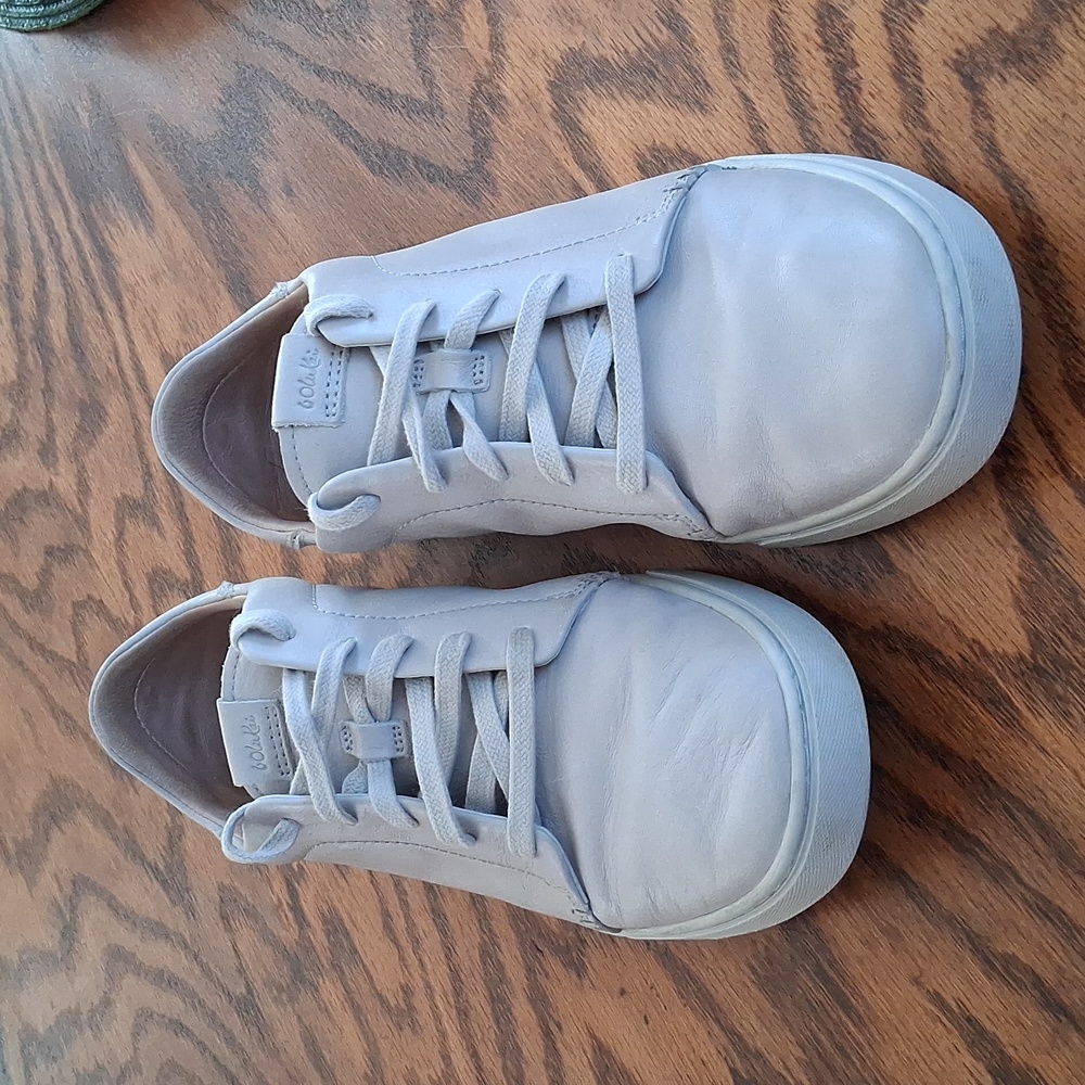 Olukai Light Gray Leather Athleisure Beach Low Top Sneakers Size 10